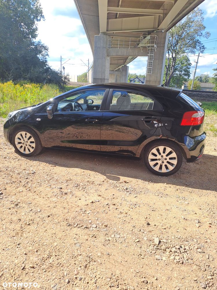 Kia Rio - 8
