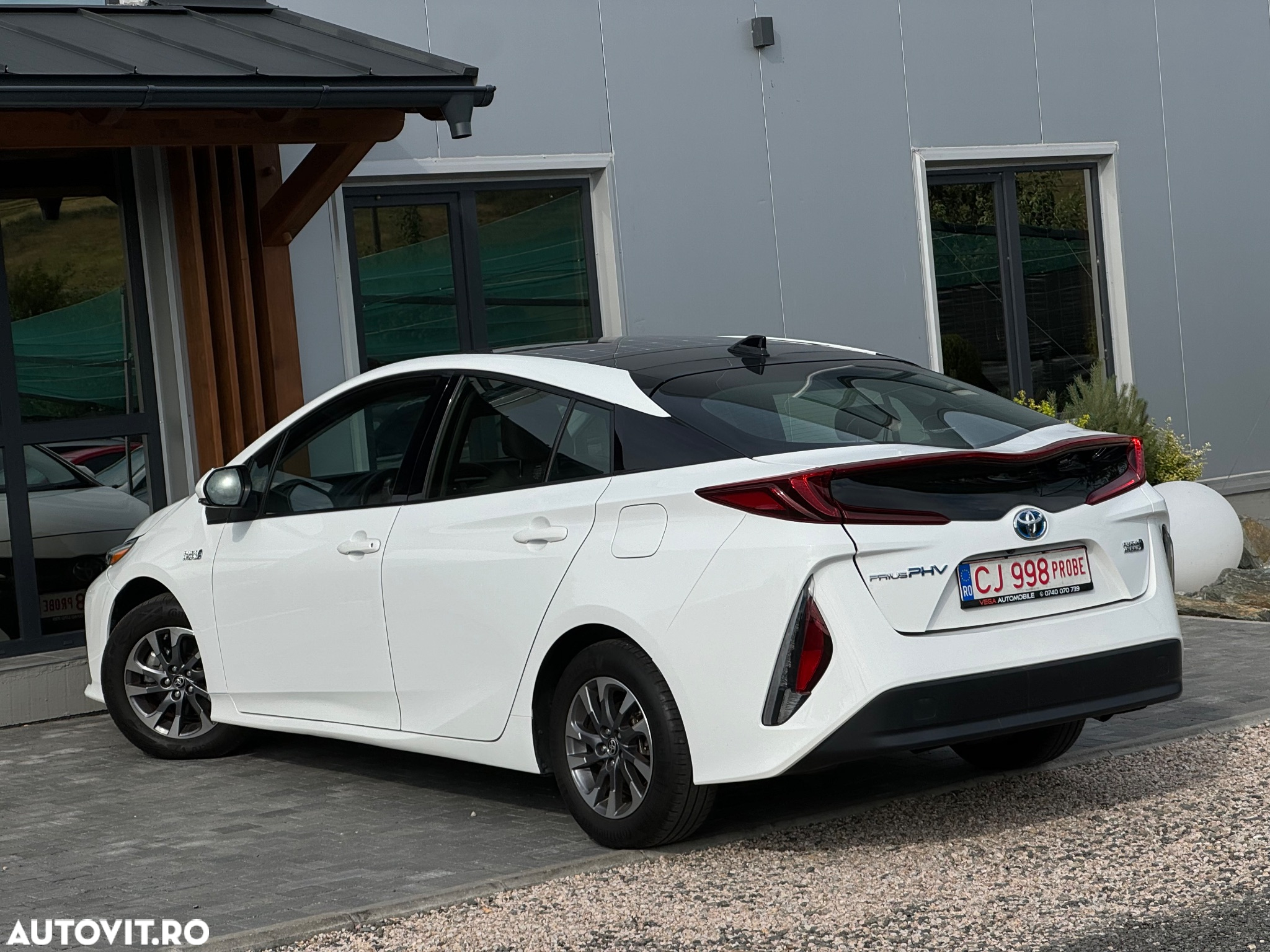 Toyota Prius Plug-in Hybrid Solar - 4