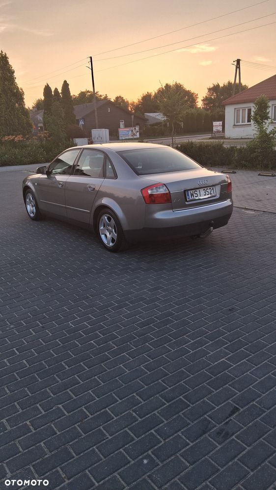 Audi A4 Limousine - 1