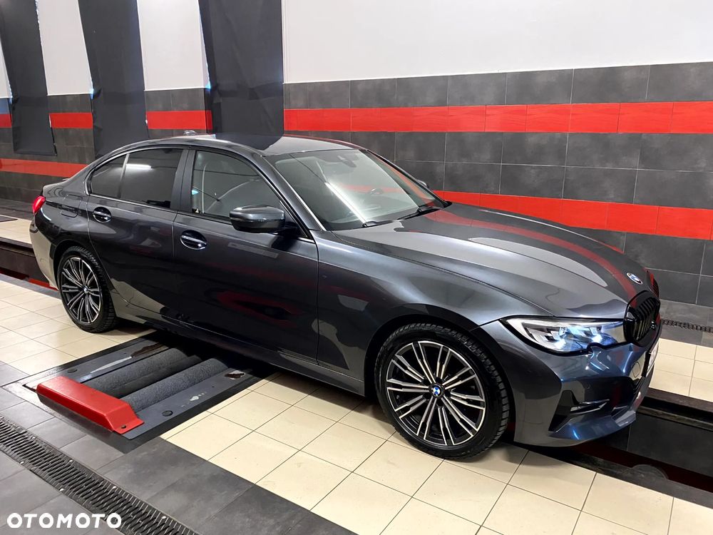 BMW Seria 3 320d Sport - 8