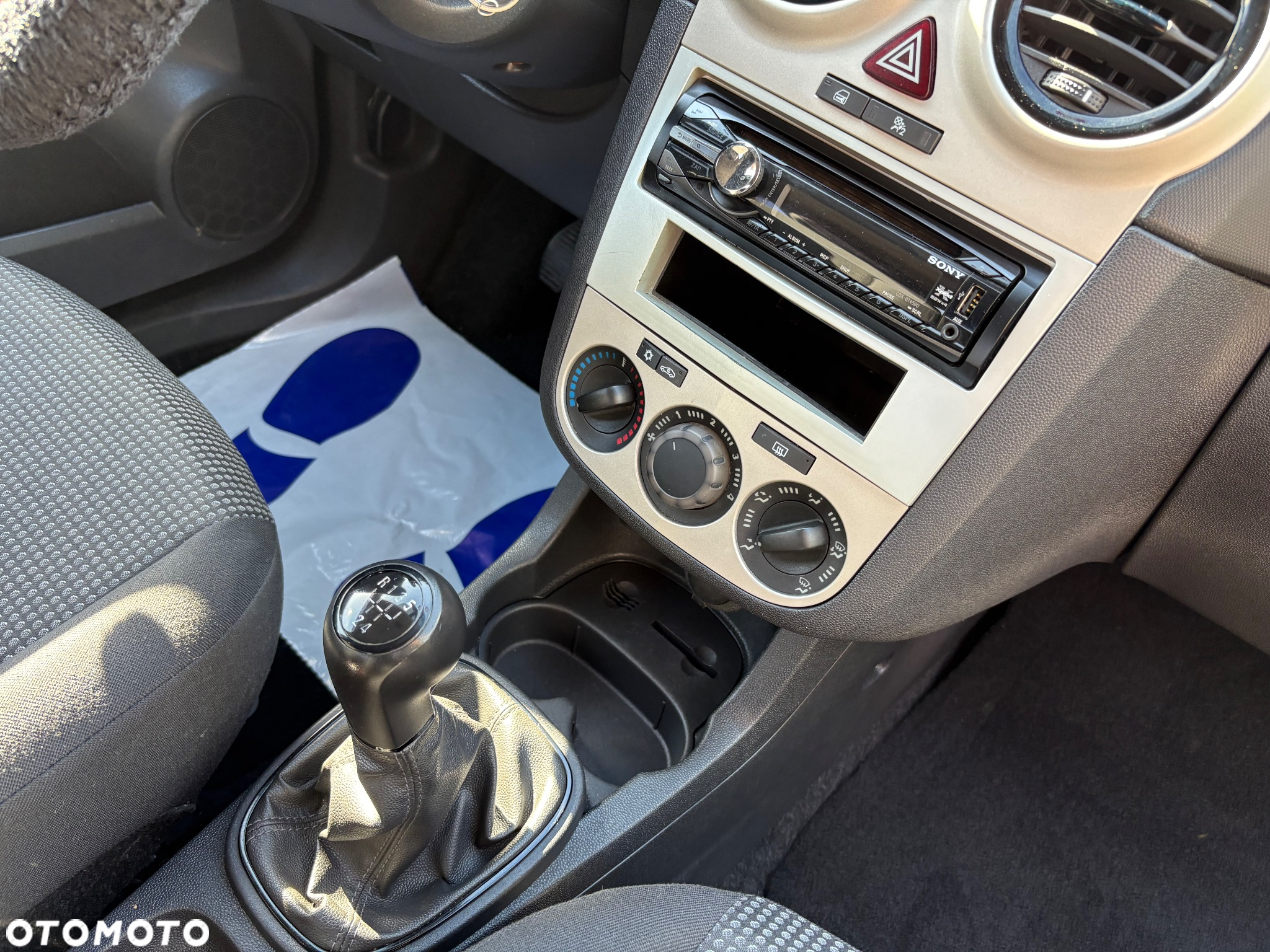 Opel Corsa 1.2 16V Essentia - 17