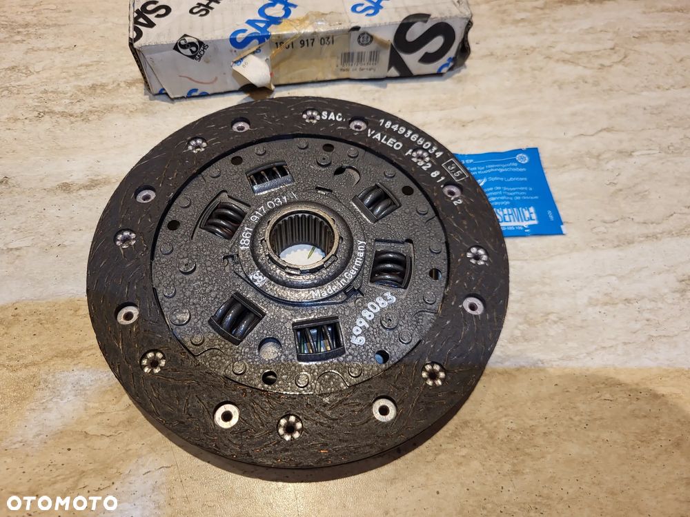 Tarcza sprzęgła (215mm) pełen profil MERCEDES 123 T-MODEL (S123), 123 (W123), 124 T-MODEL (S124), 124 (W124), 190 (W201), /8 (W115), C T-MODEL (S202), C (W202) 2.0D-2.5D 01.68-03.02 - 2