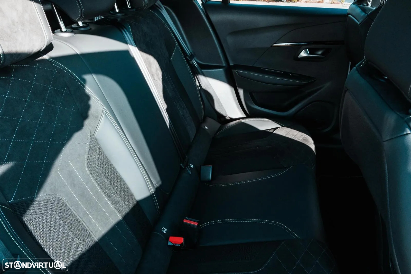 Peugeot e-208 50 kWh GT Pack - 11