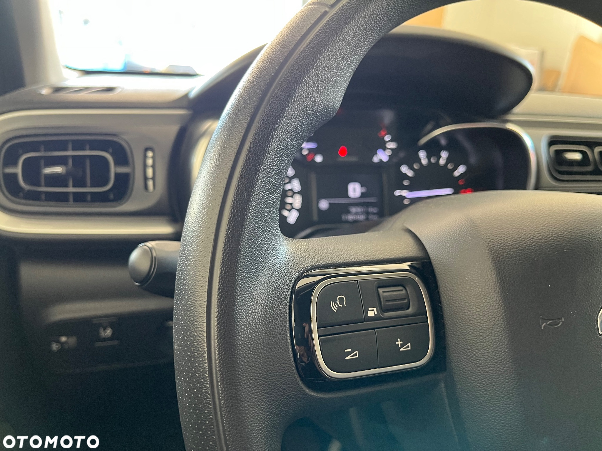 Citroën C3 1.6 BlueHDi Shine S&S - 18