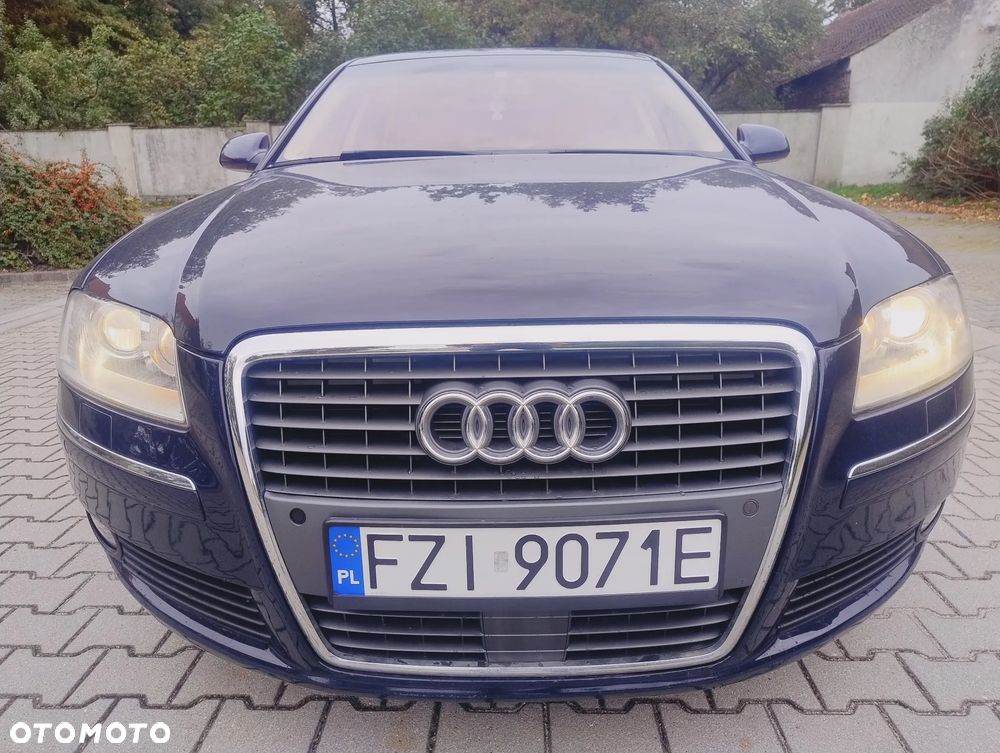 Audi A8 4.2 L Quattro - 8