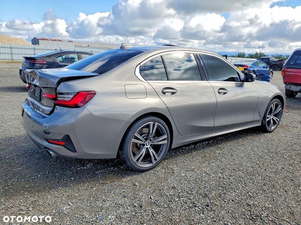 BMW Seria 3 330i M Sport - 3