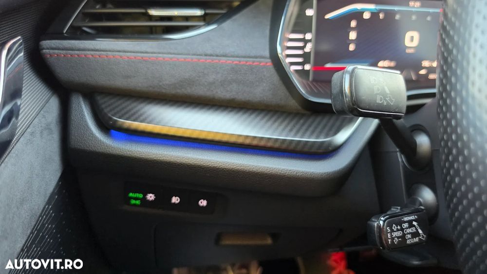 Skoda Octavia 2.0 TDI DSG RS Plus - 36