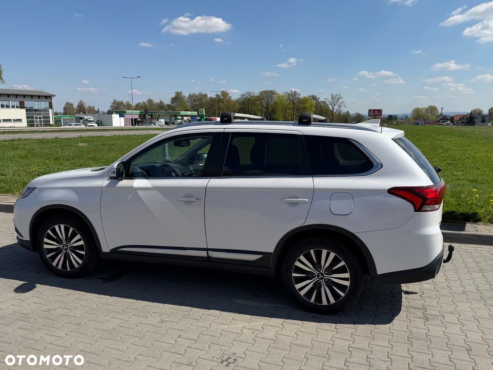 Mitsubishi Outlander 2.0 Instyle + 4WD CVT - 17