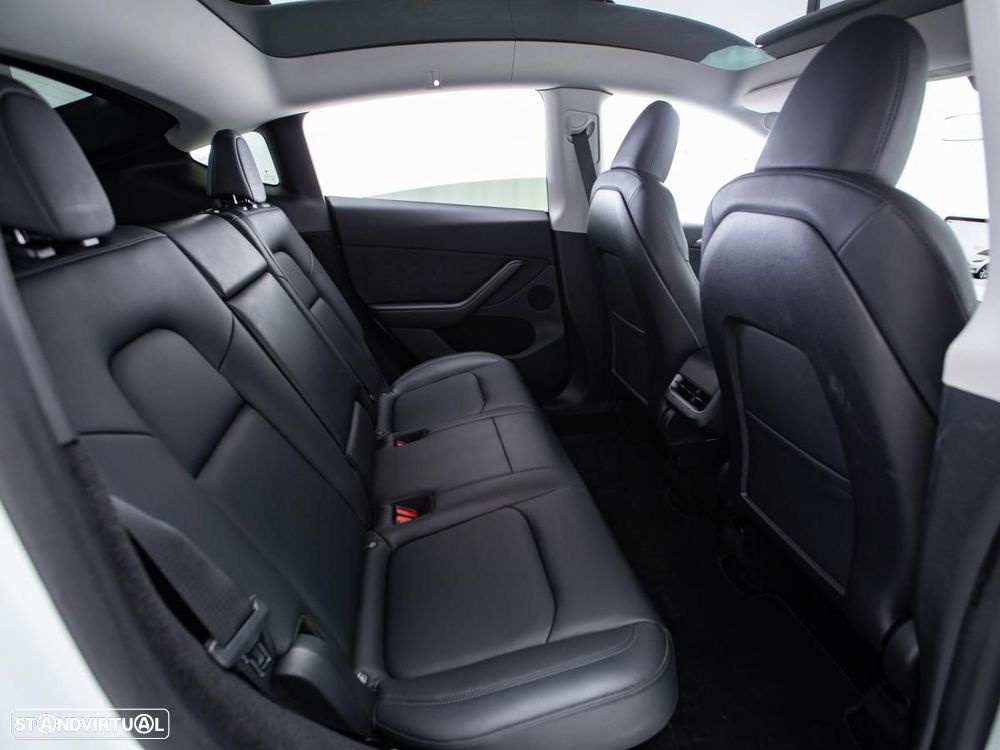 Tesla Model Y Long Range Dual Motor AWD - 13