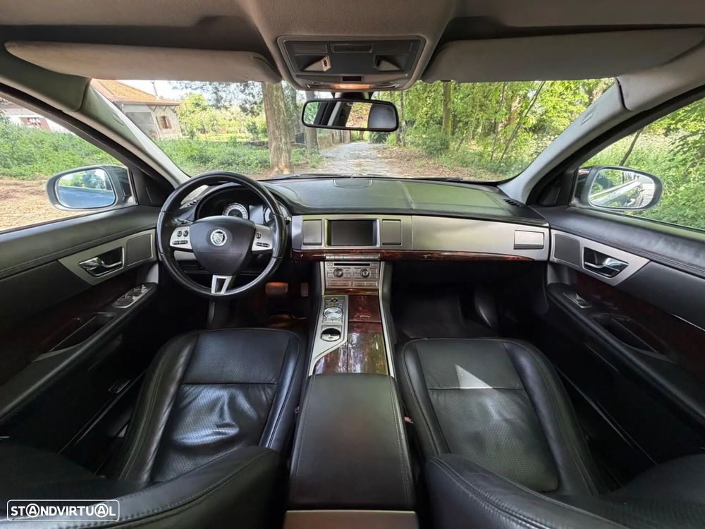 Jaguar XF 2.7 D V6 Premium Luxury - 14