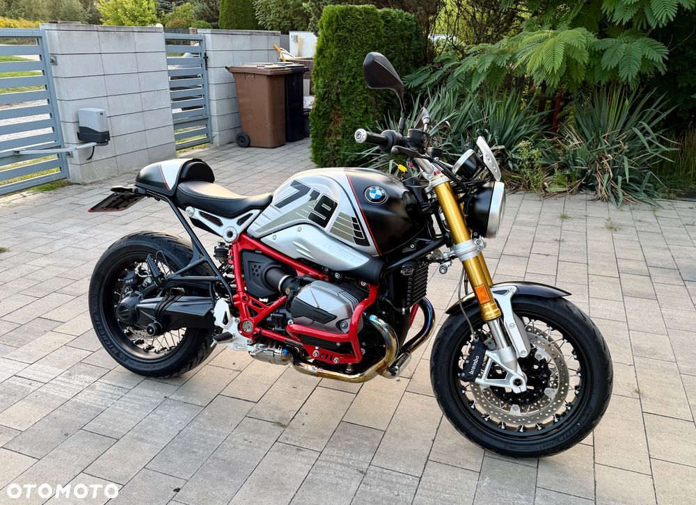 BMW R - 1