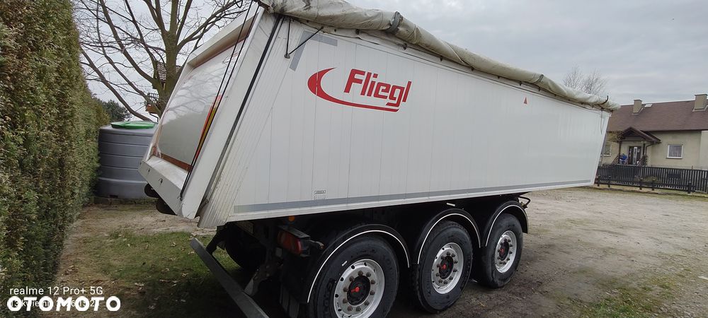 Fliegl Naczepa Fliegl 27 m. Waga 4580 - 2