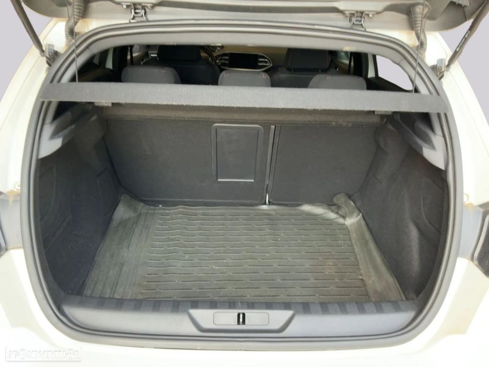 Peugeot 308 - 8