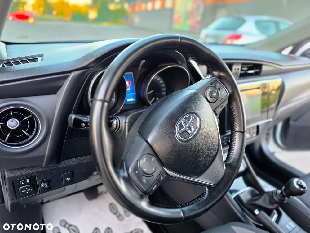 Toyota Auris 1.6 D-4D Premium - 18