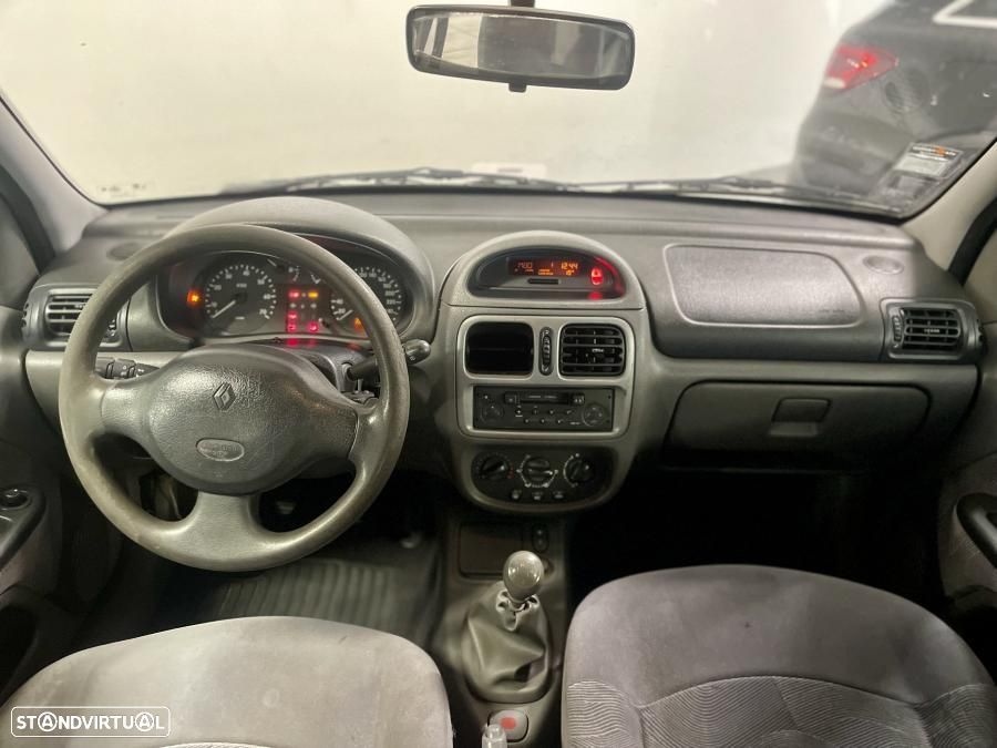 Renault Clio 1.2 RXE - 17
