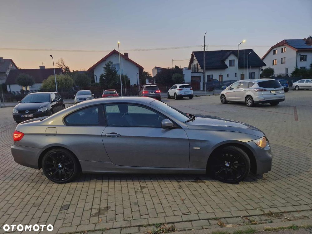 BMW Seria 3 318i - 4