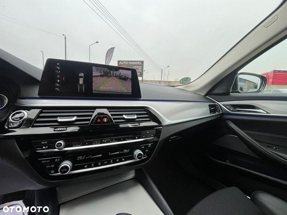 BMW Seria 5 530i xDrive GPF Sport Line sport - 24