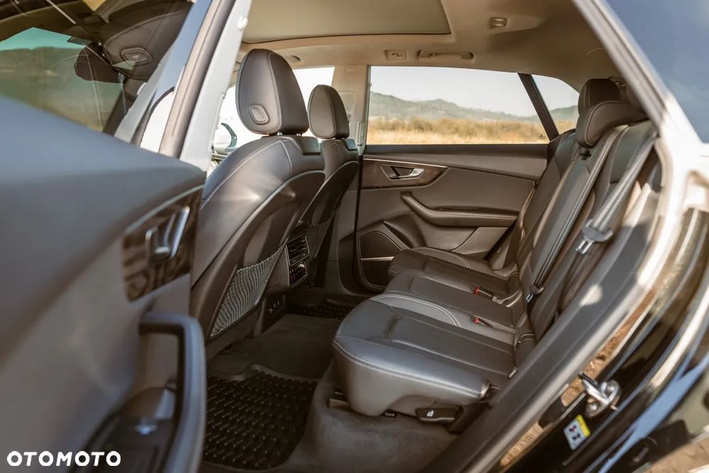 Audi Q8 55 TFSI quattro tiptronic - 14