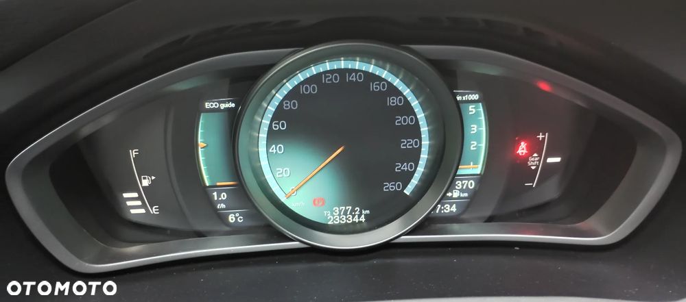 Volvo V40 D2 Drive-E R-Design Momentum - 11