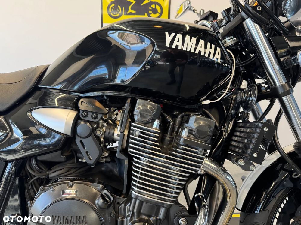 Yamaha XJR - 12