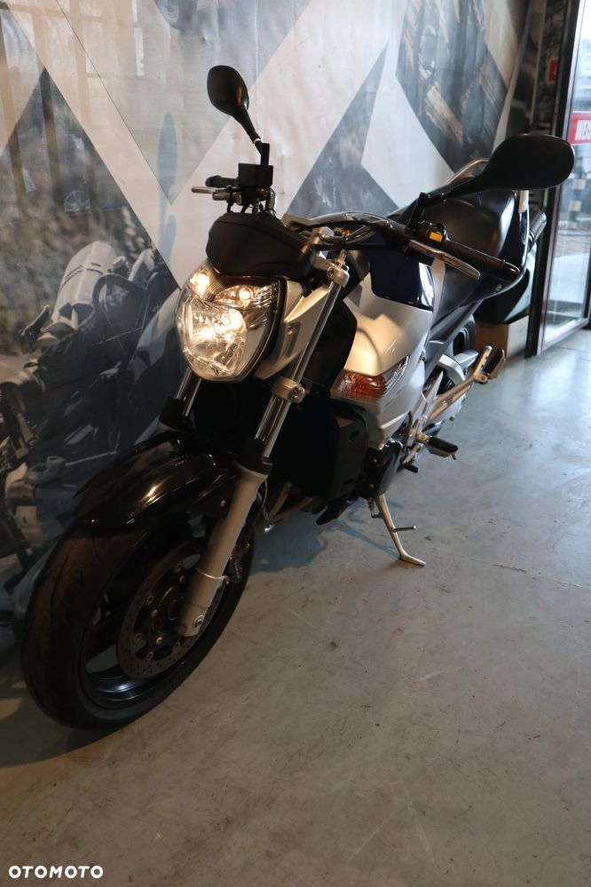 Suzuki GSR - 3