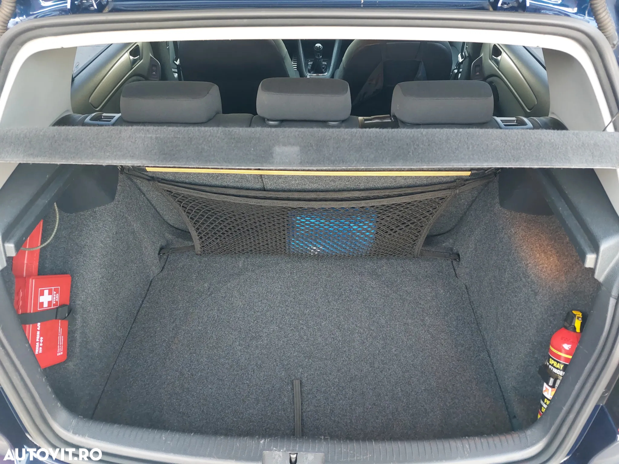 Volkswagen Golf 1.6 TDI DPF Highline - 12