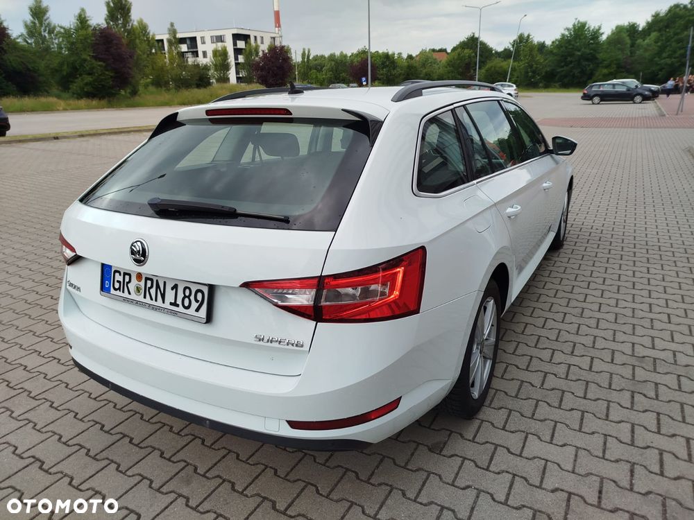 Skoda Superb 2.0 TDI DSG Ambition - 5