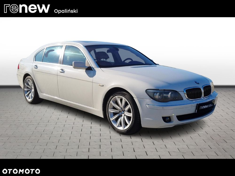 BMW Seria 7 750i - 8