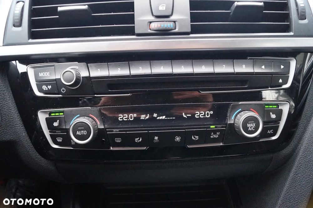 BMW Seria 3 318i Sport Line - 33