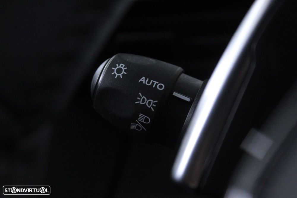 Peugeot 2008 1.2 PureTech Allure EAT8 - 24
