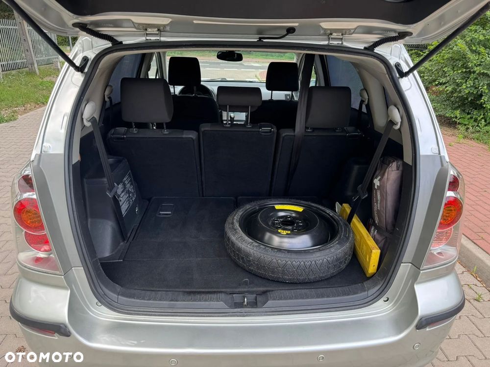 Toyota Corolla Verso 2.0 D-4D Executive - 21