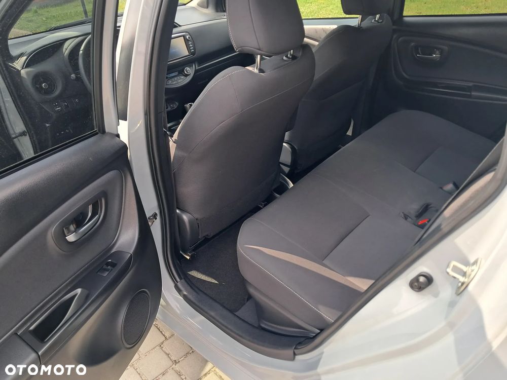 Toyota Yaris Hybrid 100 Selection Passion - 7