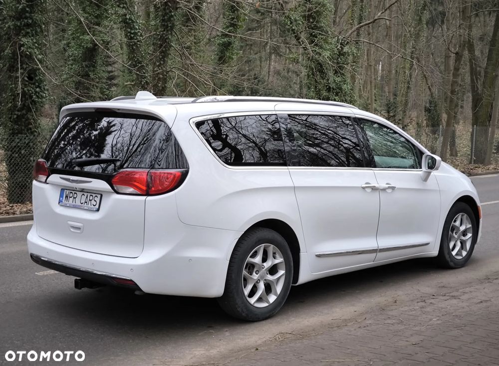 Chrysler Pacifica - 3