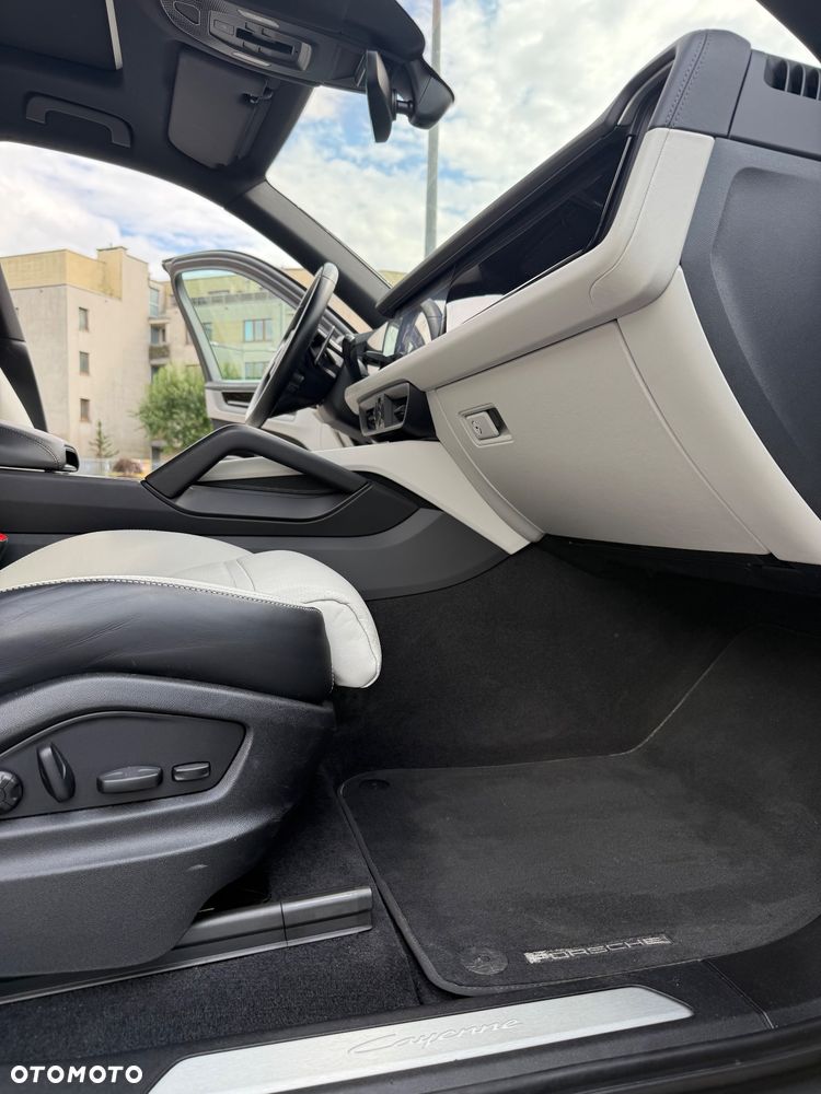 Porsche Cayenne - 22