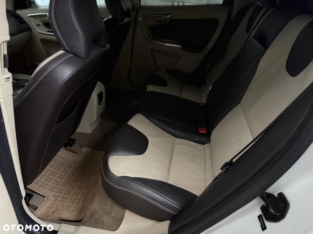 Volvo XC 60 3.2 AWD RDesign - 9