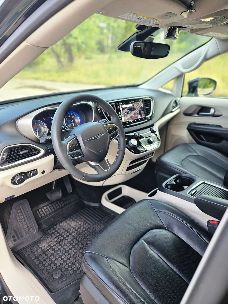 Chrysler Pacifica - 10