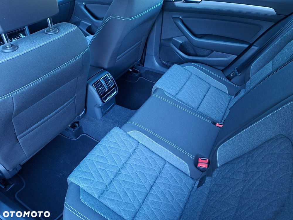 Volkswagen Passat - 15