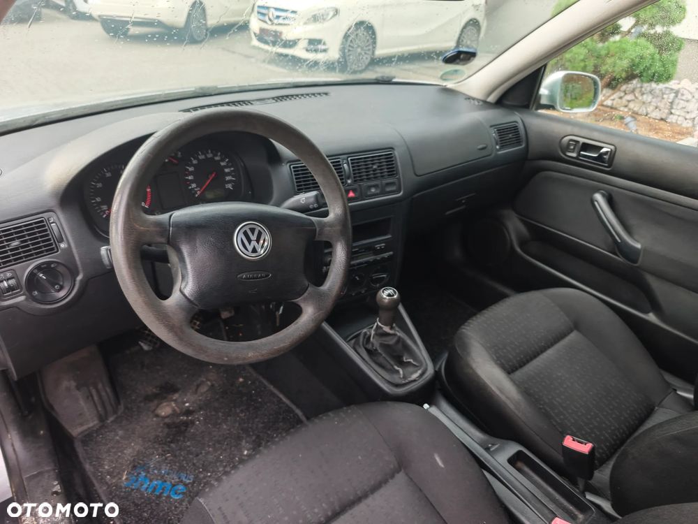Volkswagen Golf - 8