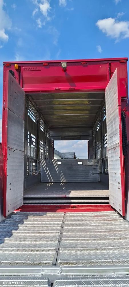 Pezzaioli RBA 32/TRZYOSIOWA PRZYCZEPA-2XBYDŁO,3X TRZODA/HYDRAULICZNIE PODNOSZONY DACH I PODŁOGI / OŚ ŚRODKOWA PODNOSZONA - 16