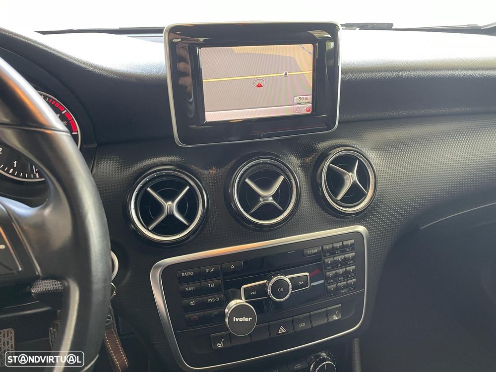 Mercedes-Benz A 180 (BlueEFFICIENCY) Urban - 12