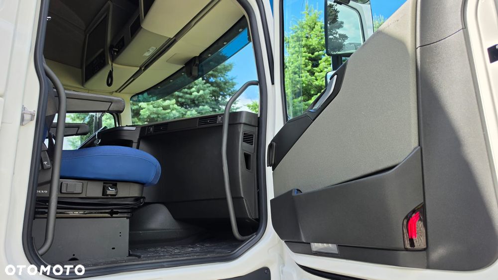 Volvo ///FH///500///2023/// GLOBETROTTER///XXL///FULLLED/// VIRTUAL COCPIT///KLIMATYZACJA POSTOJOWA///ALUFELGI///RADARY/// KAMERA///WYŚWIETLACZ OBCIĄŻENIA/// ZABUDOWY MIĘDZYOSIOWE/// STAN BARDZO DOBRY - 26