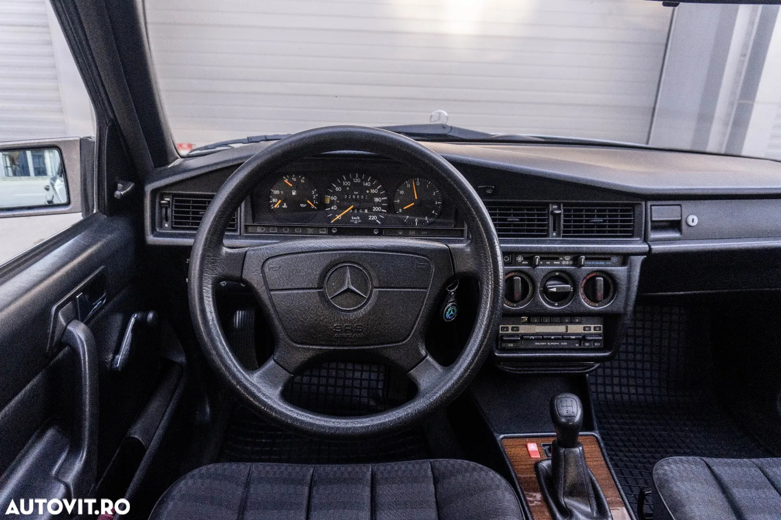 Mercedes-Benz 190 - 10