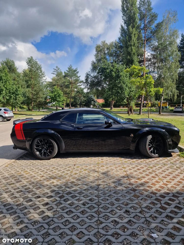 Dodge Challenger - 10