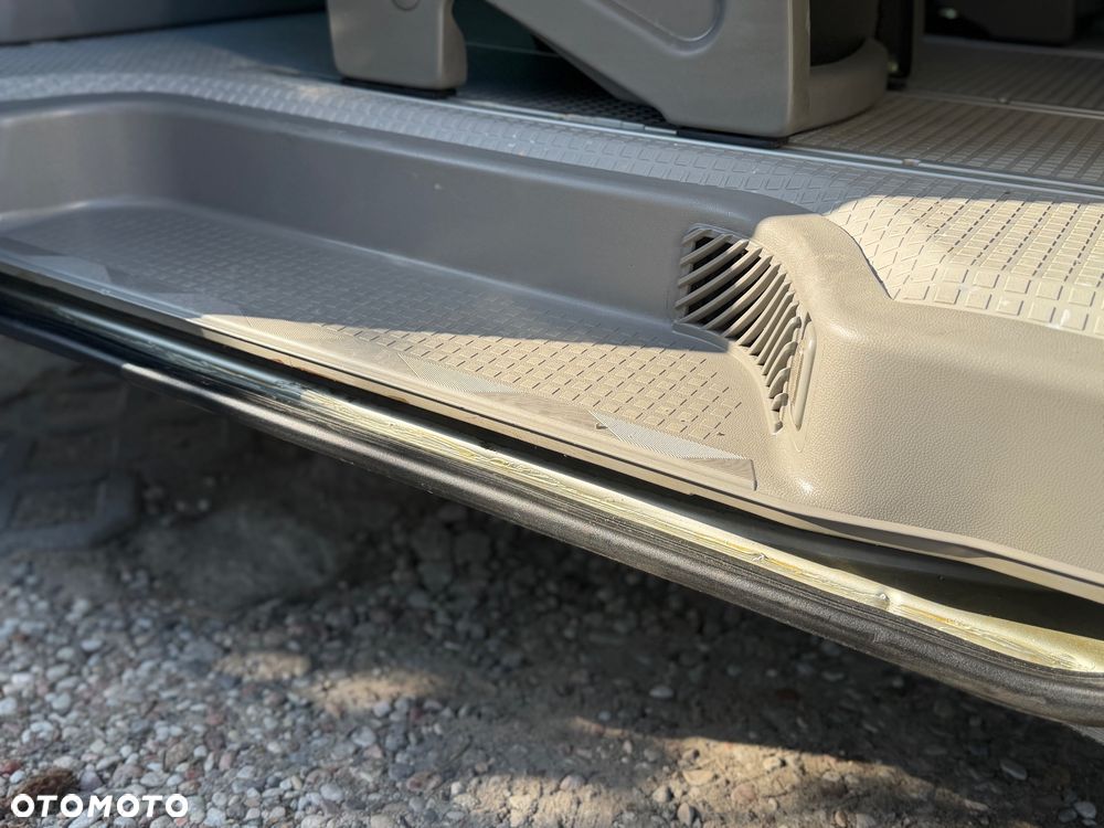 Volkswagen Multivan - 31