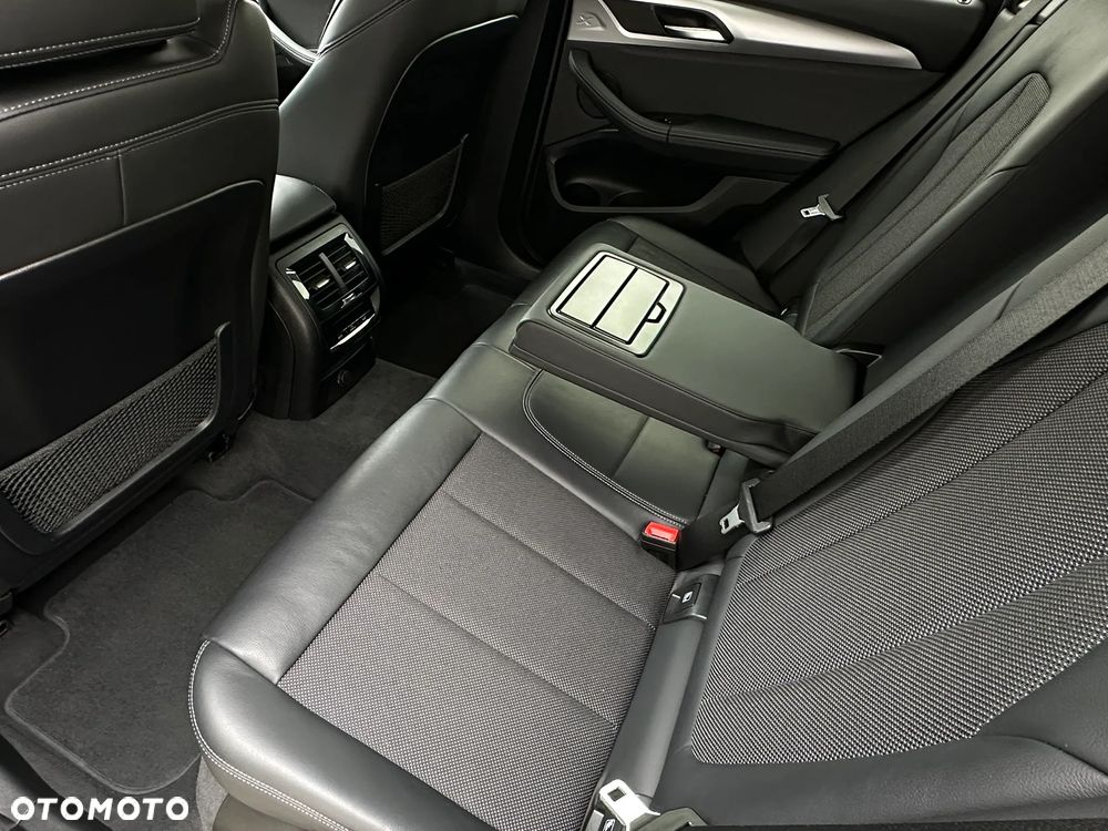 BMW X3 xDrive20i sport - 20