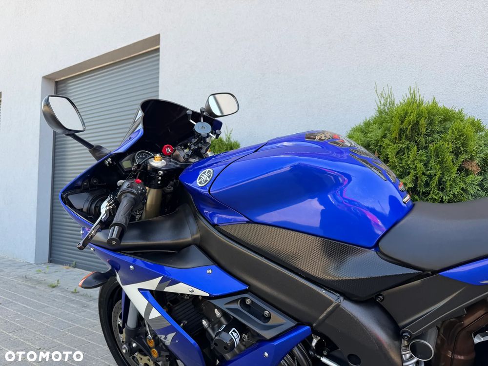 Yamaha R1 - 36