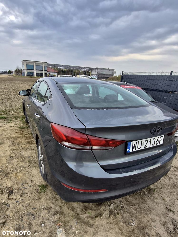 Hyundai Elantra 1.6 Classic + - 6