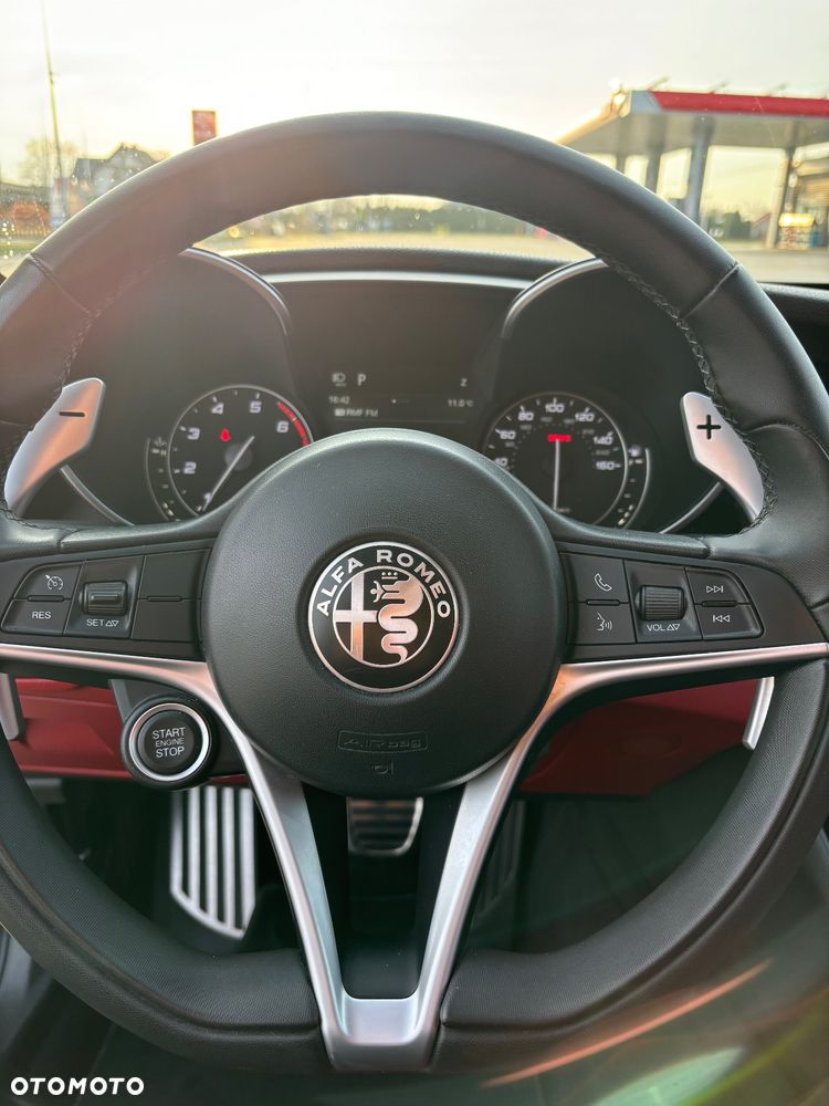 Alfa Romeo Giulia 2.0 Turbo 16V AT8 Veloce Ti - 12