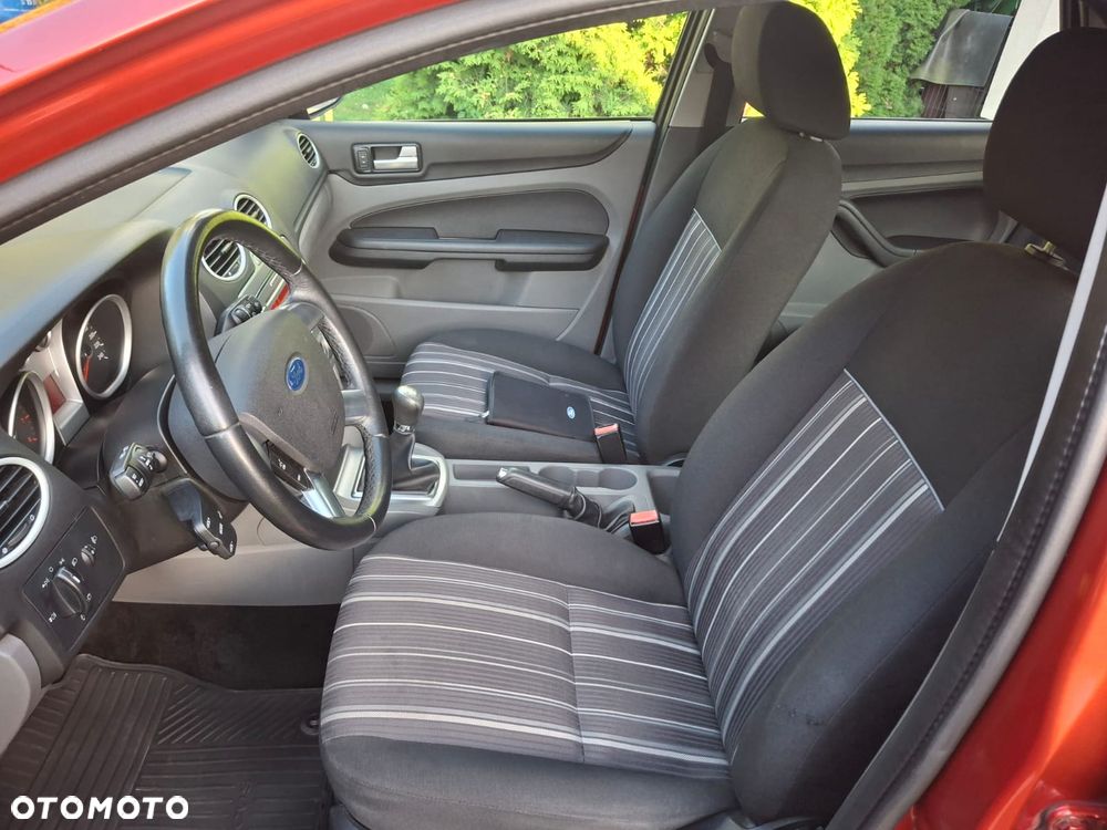 Ford Focus 1.6 16V Connection - 11