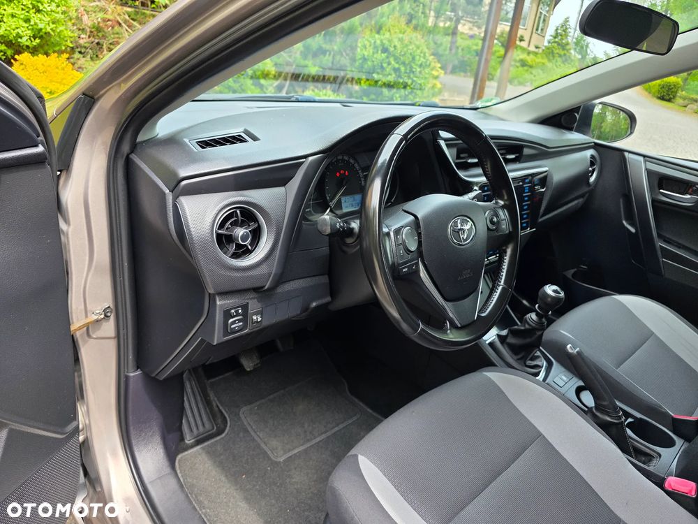 Toyota Auris 1.33 Dual-VVT-i - 27